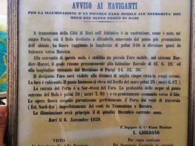 In uno dei locali � presente anche una copia di un documento a firma dell�ingegner Luigi Giordano (colui che progett� l�intero porto) che riporta la data di accensione dell�originario faro mobile nel 1859